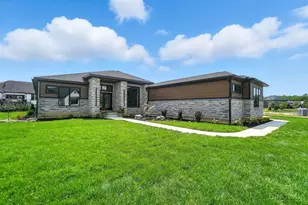 1890 Horseshoe Bend, Washington Twp, OH 45458 - Photo 2