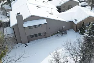 11 Rolling Hls Ct, Wyoming, OH 45215 - Photo 2