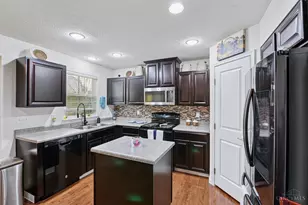 7970 Valley Crossing Dr, Colerain Township, OH 45247 - Photo 12