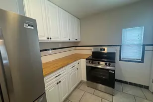 7849 Seward Ave, Cincinnati, OH 45231 - Photo 4