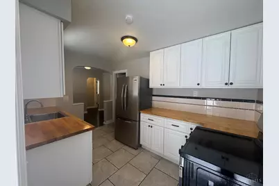 7849 Seward Avenue, Cincinnati, OH 45231 - Photo 2