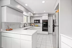 9528 Croton Dr, Montgomery, OH 45242 - Photo 8