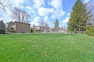 8736 Tiburon Dr, Cincinnati, OH 45249 - Photo 2