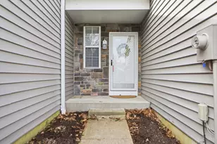 6872 Sandharbor Ct, Hamilton Township, OH 45039 - Photo 4