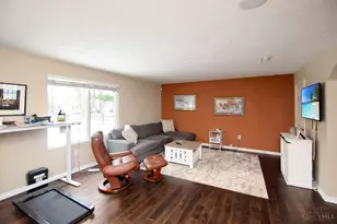 9 Woodside Park Dr, Pierce Township, OH 45102 - Photo 2