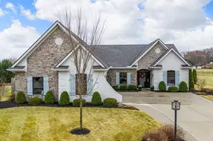 802 Pebble Pl, Tipp City, OH 45371 - Photo 2