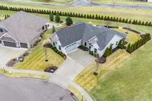 802 Pebble Pl, Tipp City, OH 45371 - Photo 4