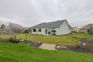 802 Pebble Pl, Tipp City, OH 45371 - Photo 44