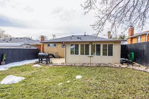 1320 Thurnridge Dr, Reading, OH 45215 - Photo 4