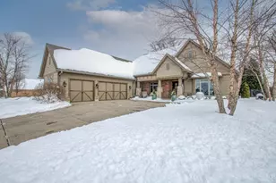 9428 Old Bridge Dr, Washington Twp, OH 45458 - Photo 2