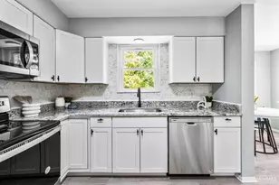 9956 Morgans Trace Dr, Loveland, OH 45140 - Photo 12