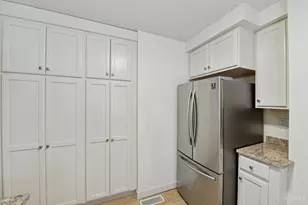 335 Albion Ave, Glendale, OH 45246 - Photo 8