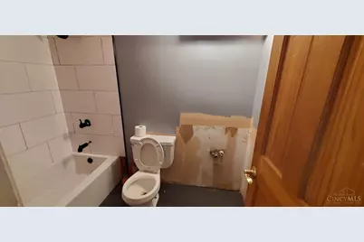 1000 E Crescentville, West Chester, OH 45246 - Photo 2