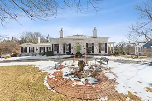 95 E Fountain Ave, Glendale, OH 45246 - Photo 2