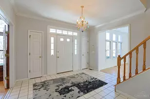 11108 Huntwicke Pl, Blue Ash, OH 45241 - Photo 4