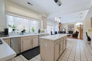 11108 Huntwicke Pl, Blue Ash, OH 45241 - Photo 16