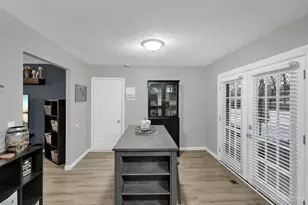 7966 Country Green Ct, West Chester, OH 45069 - Photo 12