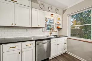 4304 Kugler Mill Rd, Deer Park, OH 45236 - Photo 10