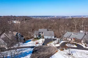 9883 Fawnrun Ct, Evendale, OH 45241 - Photo 2