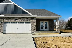 1924 Tipperary Dr, Middletown, OH 45042 - Photo 1