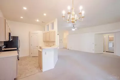 810 Southmeadow Circle #302, Cincinnati, OH 45231 - Photo 8