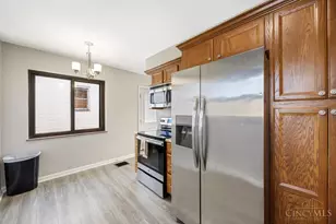 1144 Hempstead Dr, Cincinnati, OH 45231 - Photo 10