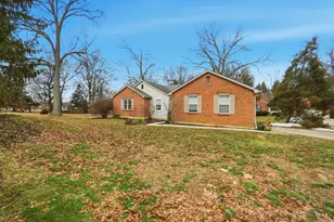 1090 W Galbraith Rd, Springfield Township, OH 45231 - Photo 2