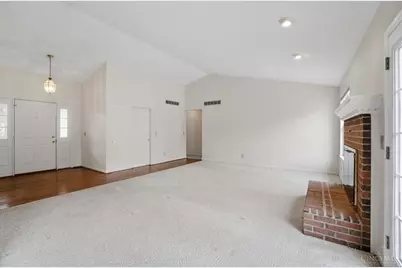 1090 W Galbraith Road, Springfield Township, OH 45231 - Photo 8