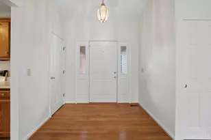 1090 W Galbraith Rd, Springfield Township, OH 45231 - Photo 4