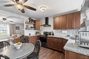 915 Sunrise Dr, Loveland, OH 45140 - Photo 8