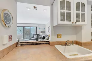 1815 William Howard Taft Rd, Cincinnati, OH 45206 - Photo 6