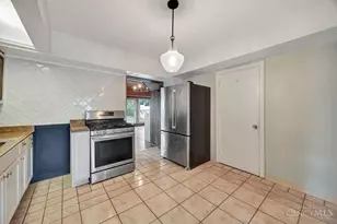 1833 Leona Dr, Green Township, OH 45238 - Photo 8