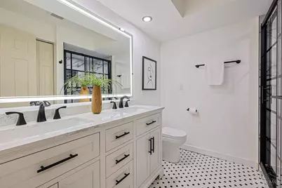 1040 Hatch Street, Cincinnati, OH 45202 - Photo 24