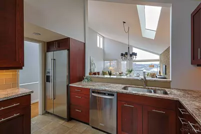 1040 Hatch Street, Cincinnati, OH 45202 - Photo 18