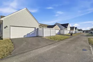 4173 S Yorkshire Square, Union Township, OH 45245 - Photo 8