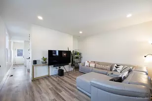 1949 Washburn St, Cincinnati, OH 45223 - Photo 8