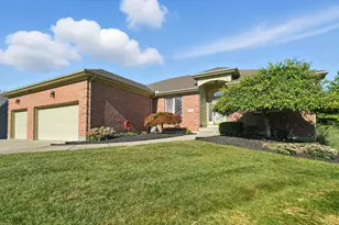 9372 Parkside Dr, Centerville, OH 45458 - Photo 2