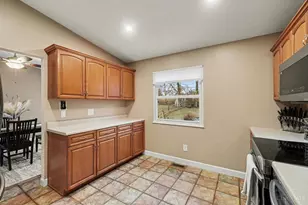 2017 Broadhurst Ave, Springfield Township, OH 45240 - Photo 8