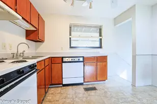 9388 Wilcox Dr, Cincinnati, OH 45251 - Photo 10