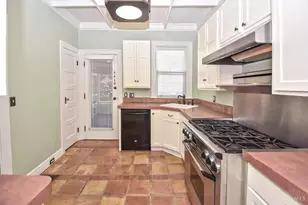 3565 St Charles Pl, Cincinnati, OH 45208 - Photo 8