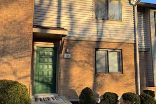 22 Oakwood Ct, Cincinnati, OH 45246 - Photo 2