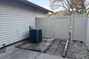 22 Oakwood Ct, Cincinnati, OH 45246 - Photo 36