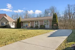 10228 Springbeauty Ln, Springfield Township, OH 45231 - Photo 2