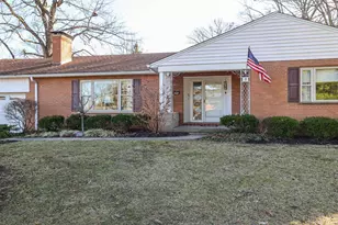 10022 Lakeside Dr, Springfield Township, OH 45231 - Photo 4