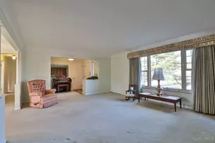 10022 Lakeside Dr, Springfield Township, OH 45231 - Photo 8