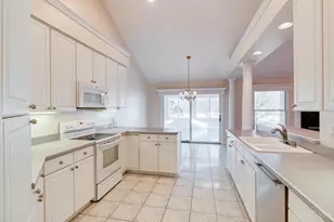 8372 Benton Ridge Ln, Cincinnati, OH 45255 - Photo 22