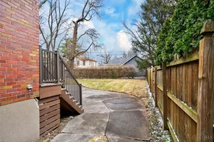 3830 Drakewood Dr, Cincinnati, OH 45209 - Photo 28