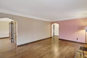 3830 Drakewood Dr, Cincinnati, OH 45209 - Photo 4