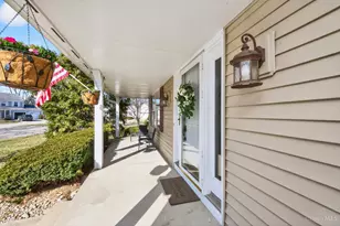 1068 Beacon Way Ct, Hamilton Township, OH 45039 - Photo 4