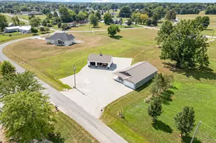 118 Tupelo Dr, Franklin Township, OH 45171 - Photo 2